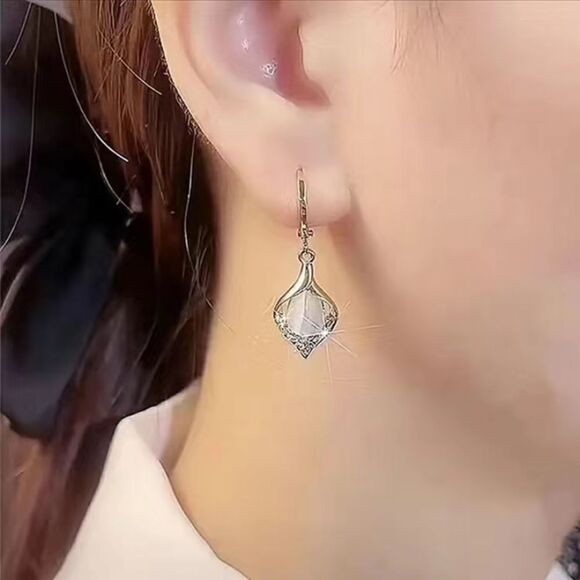 🔅🆕🔅 Elegant 14k Gold Plated Simulated Opal Drop Earrings✨ - Picture 1 of 12